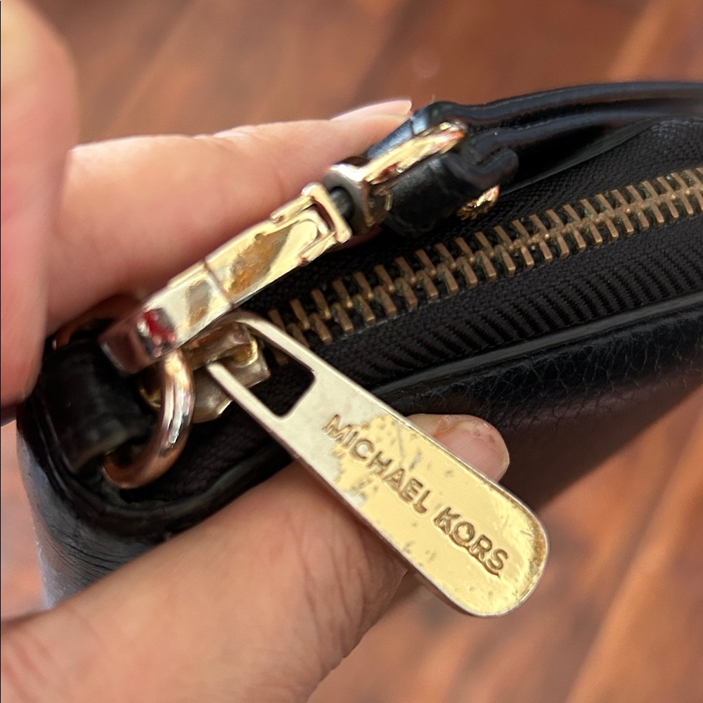 Michael Kors huge Leather Wristlet wallet - Picture 6 of 9